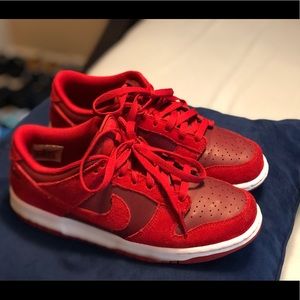 Nike Dunks Red Sz 7